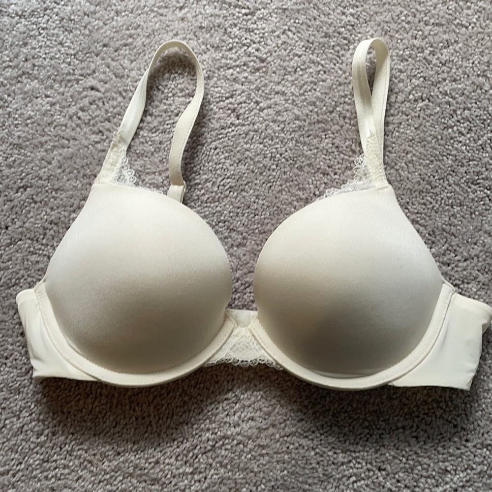 NWOT- 36B Cream color bra